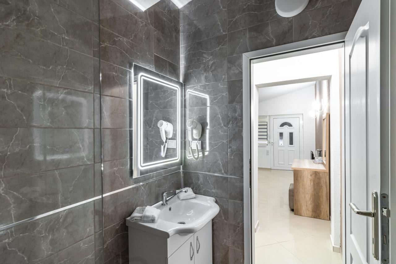 Apart-Hotel Prestige Ulcinj Ngoại thất bức ảnh