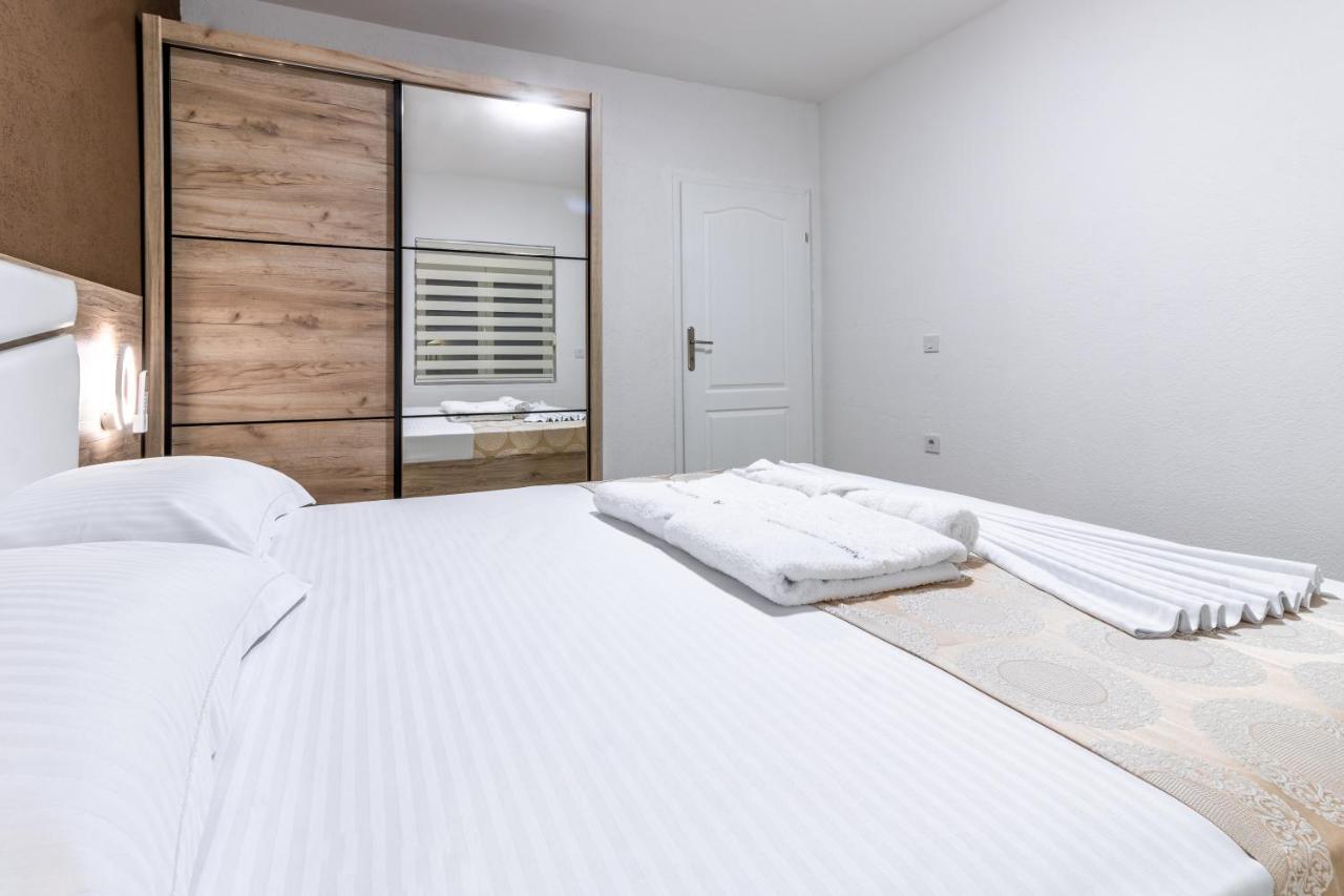 Apart-Hotel Prestige Ulcinj Ngoại thất bức ảnh