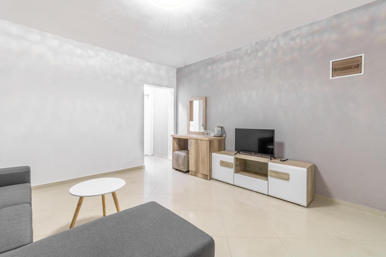Apart-Hotel Prestige Ulcinj Ngoại thất bức ảnh